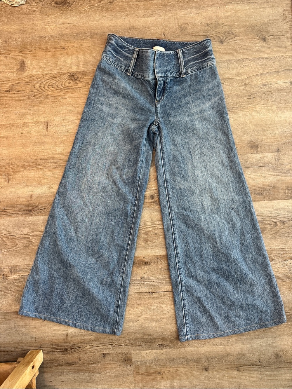 Alice + Olivia Wide Band Cropped Jeans